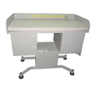 MESA PARA EXAMEN PEDIÁTRICO CON TALLIMETRO MA-4